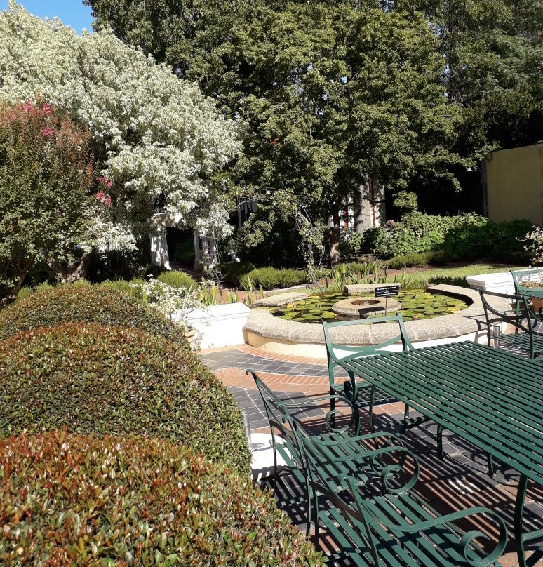 祖马鲁斯特旅馆主图