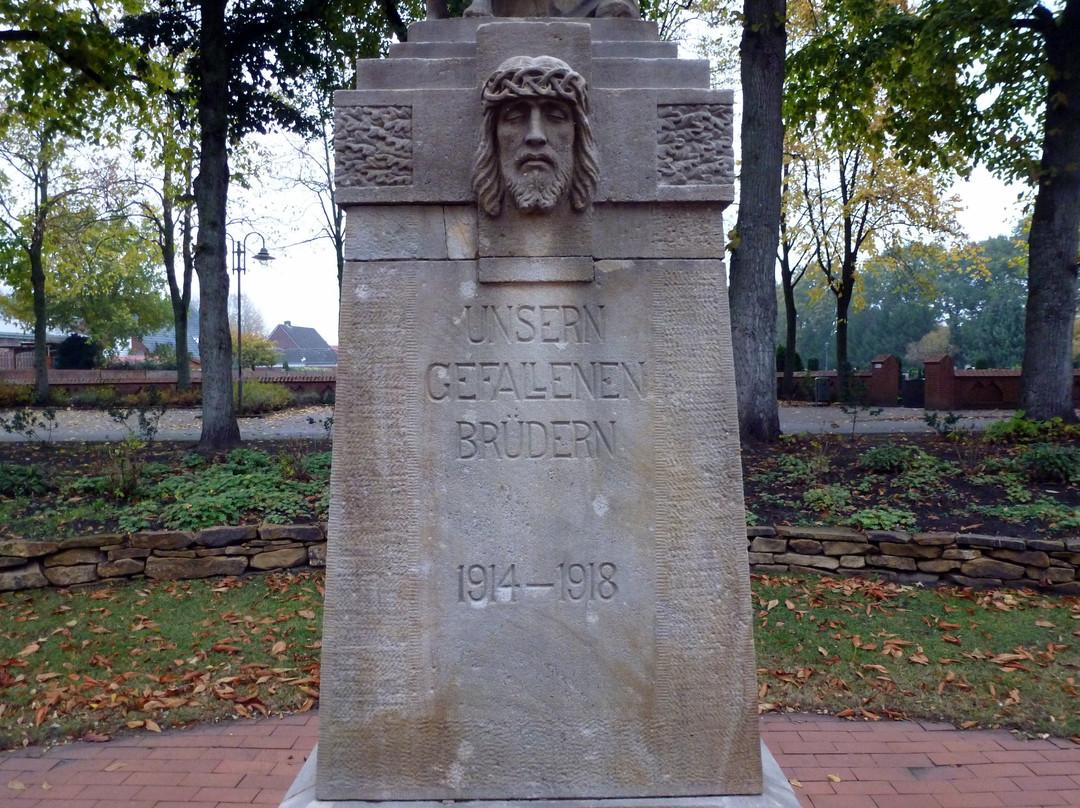 Ehrendenkmal der Gefallenen und Vermisten der zwei Weltkriege.景点图片