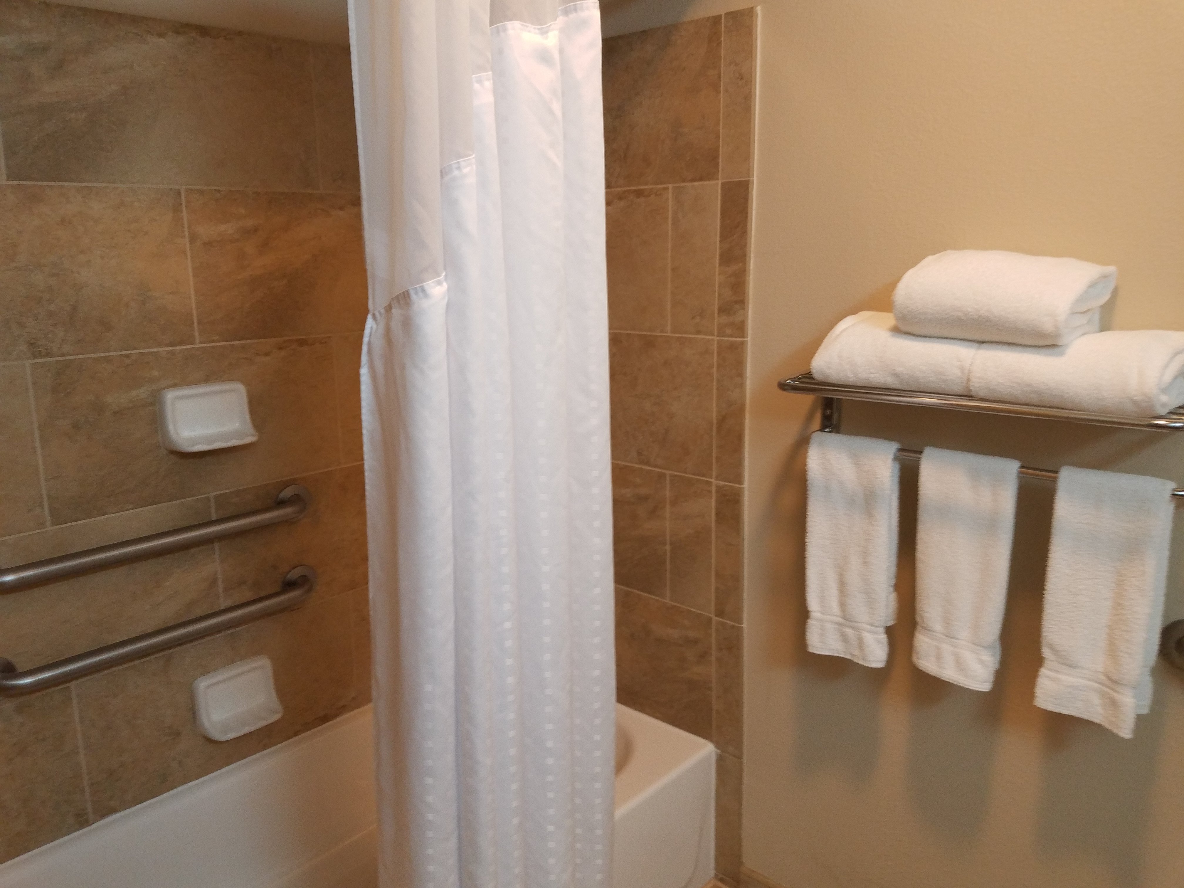 Holiday Inn Express Hotel & Suites Indianapolis North Carmel by IHG-浴室