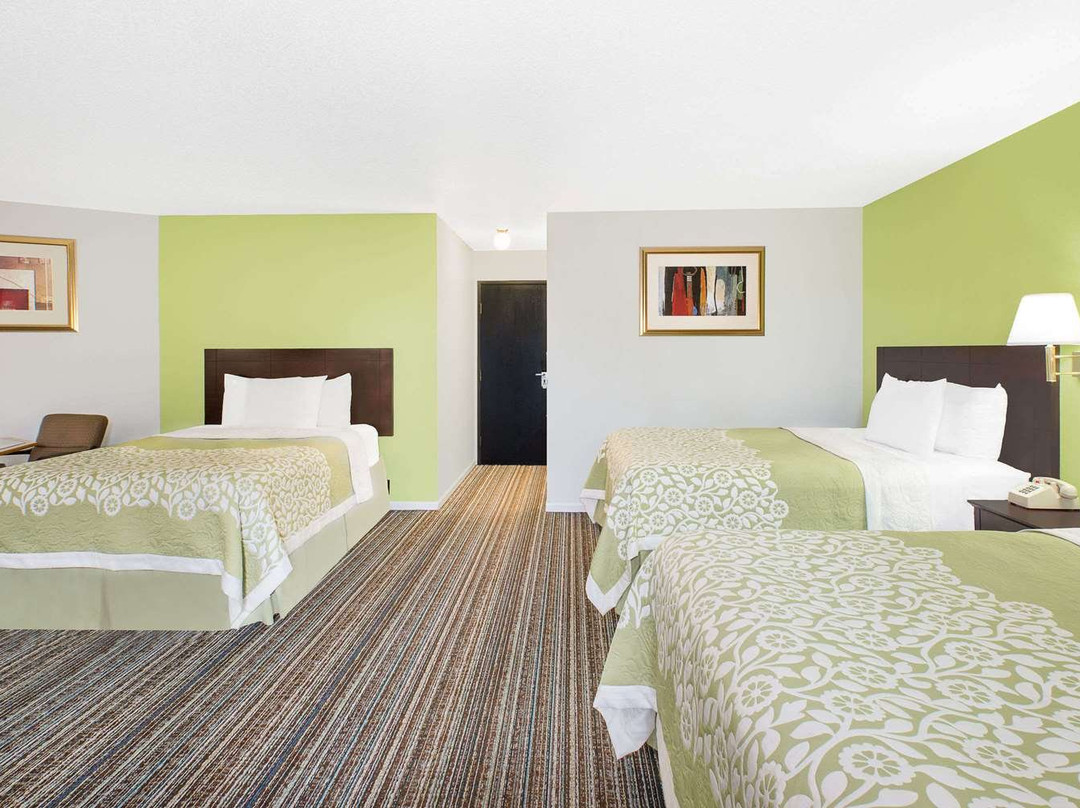 Days Inn by Wyndham York主图