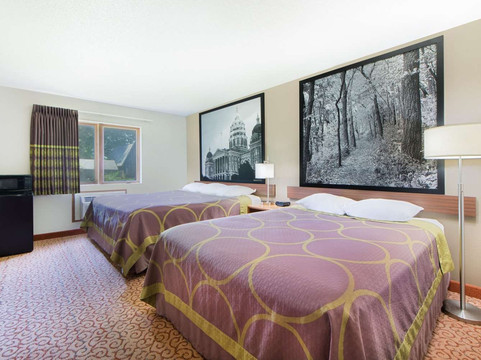 佩拉温德姆速8酒店主图