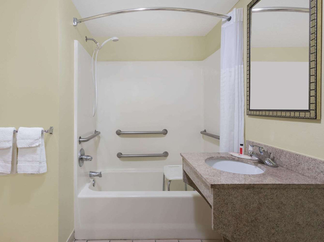 Super 8 by Wyndham Montgomery I-65主图