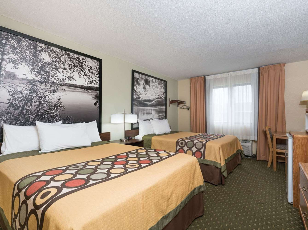Super 8 by Wyndham Alexandria MN主图