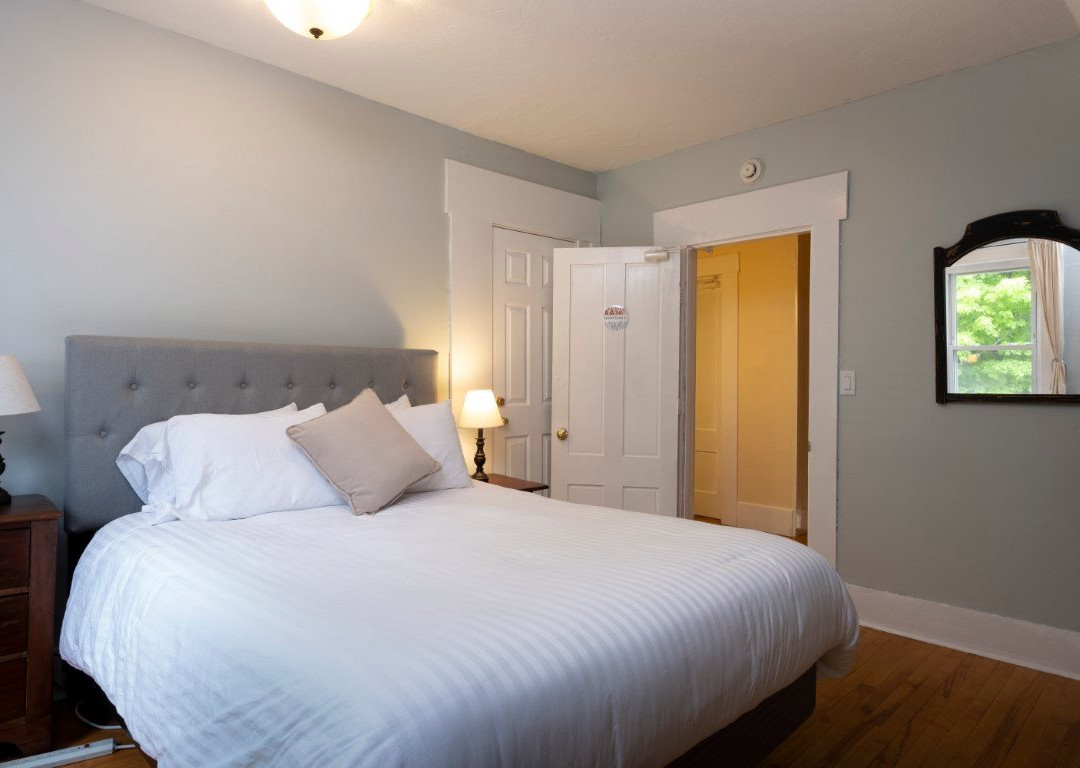 The Karass Inn主图