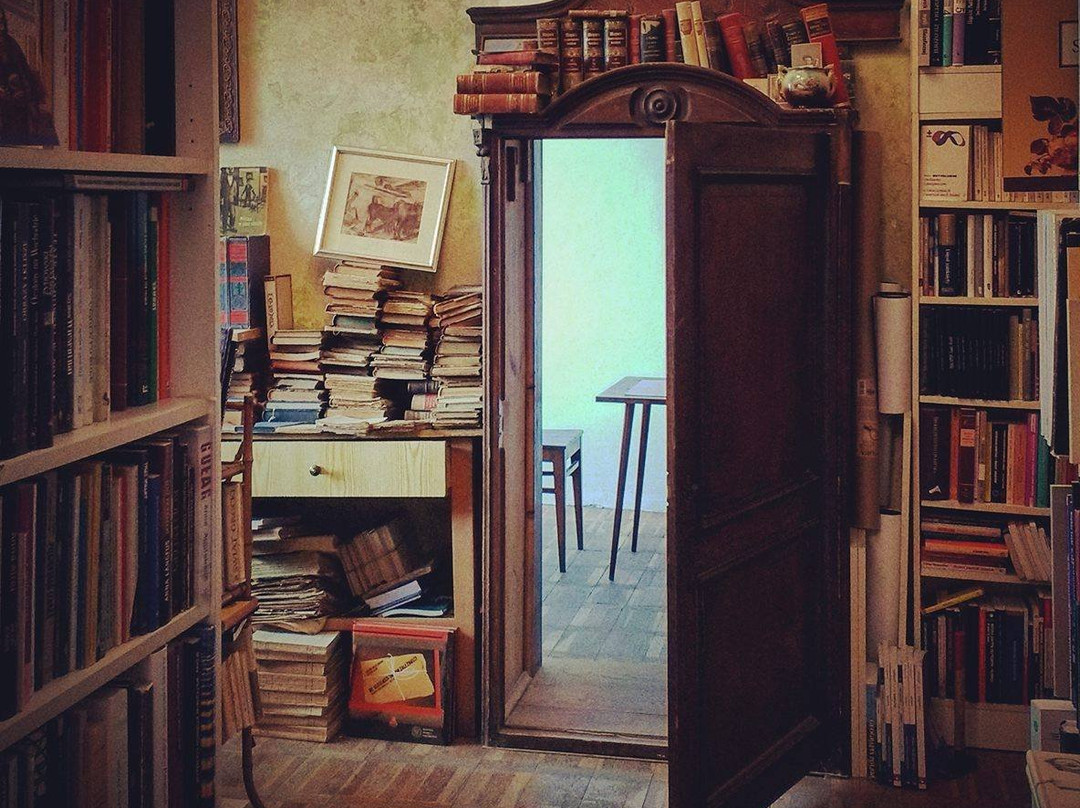 Antykwariat i Księgarnia Zbigniew Oprządek-Krosno必去景点