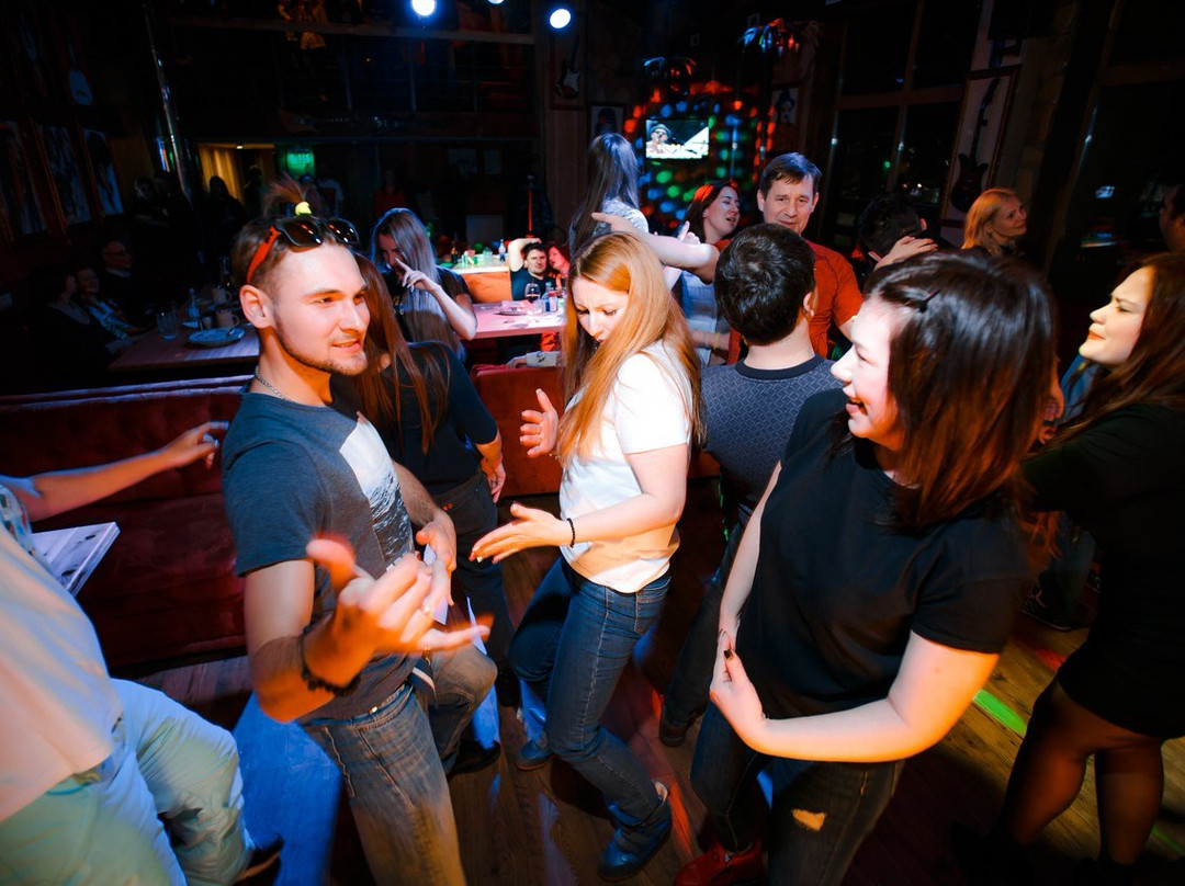 Karaoke Alpen Club景点图片