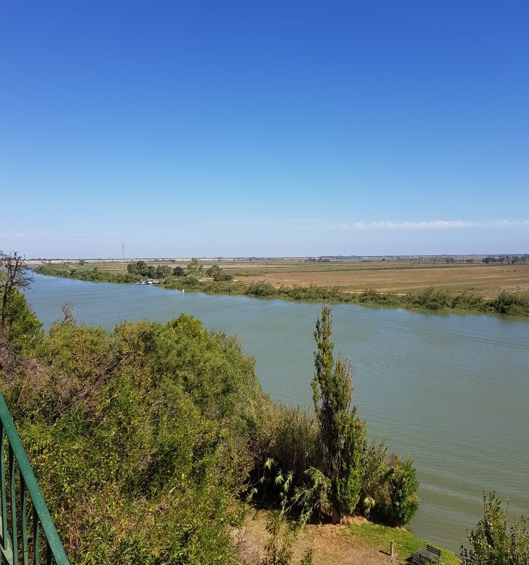 Riverside Hotel主图