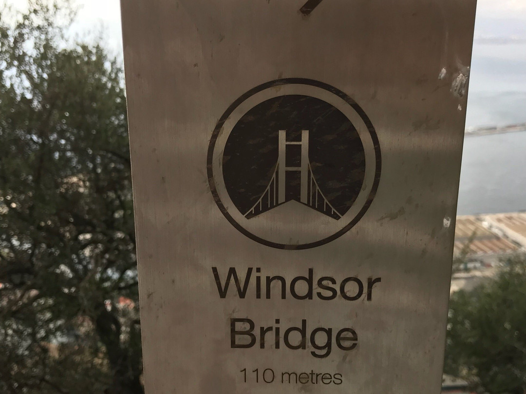 Windsor Suspension Bridge景点图片