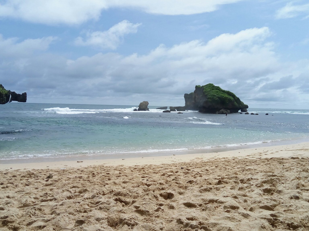 Pantai Ngandong-基杜尔山必去景点