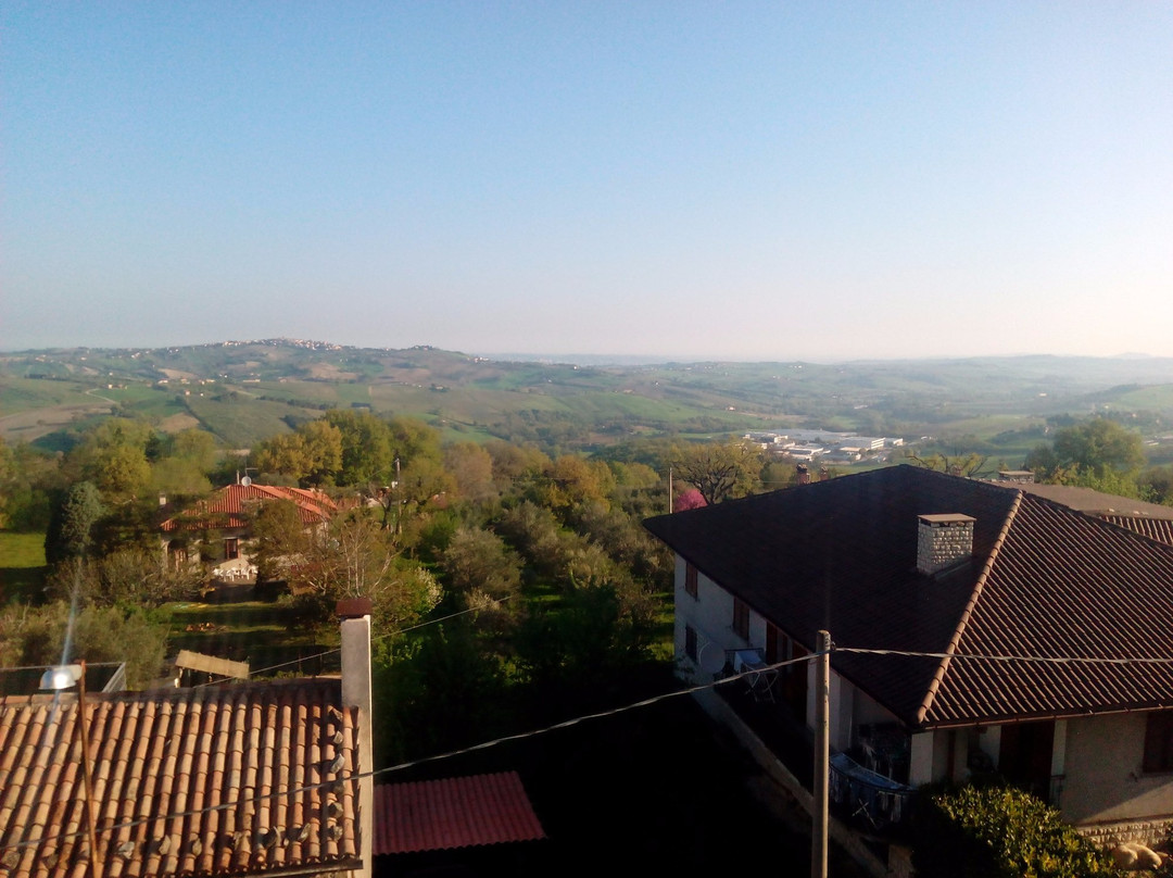 Cingoli酒店住宿-Albergo La Pineta