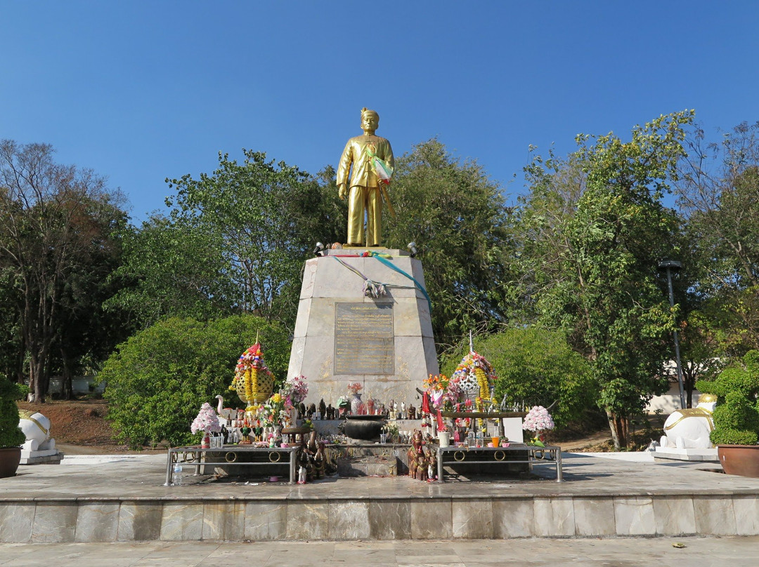 Phaya Singhanat Racha Statue景点图片