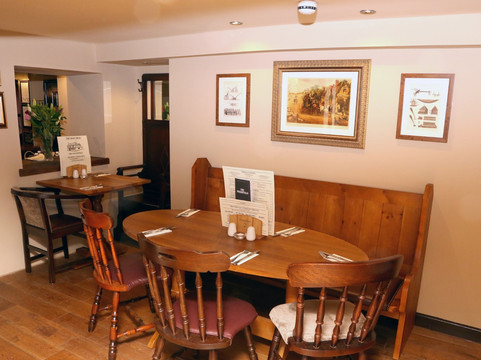 the poundffald inn-Four Crosses必去景点