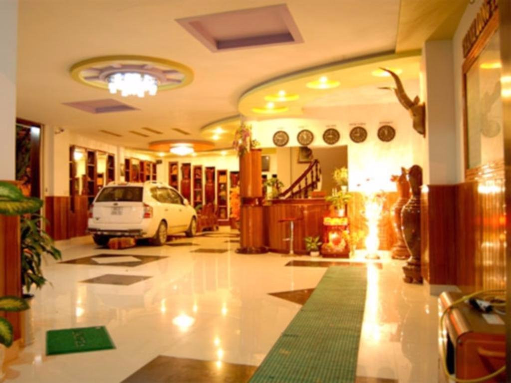 塔恩隆酒店主图