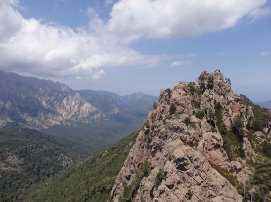Equilibre Vertical-里昂必去景点