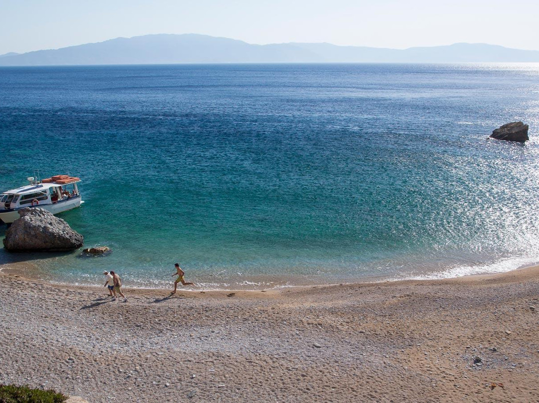 Karvounolakos Beach