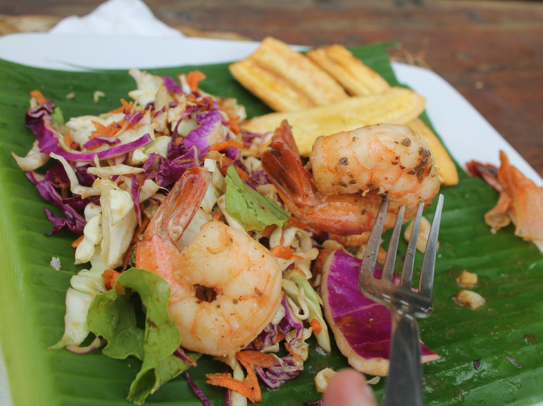 Pava‘ia‘i餐馆和美食-Tisa's Barefoot Bar