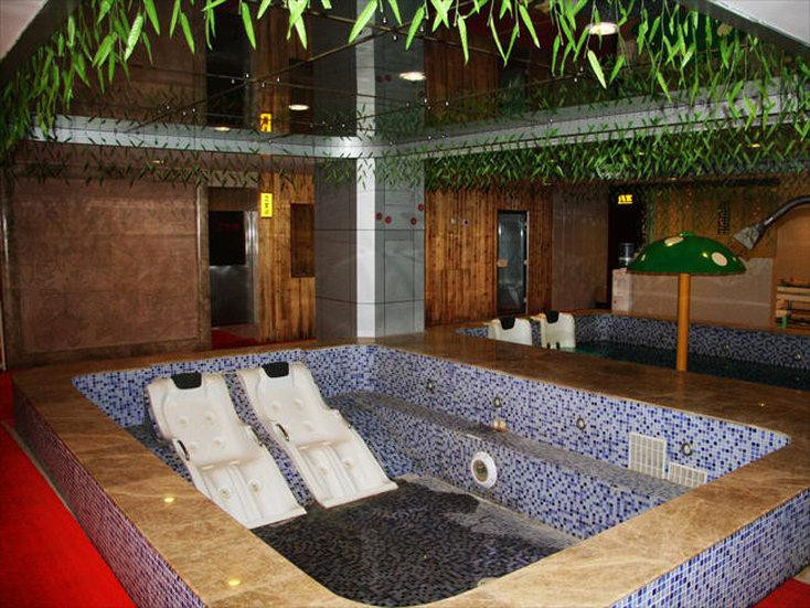 万国名园商务酒店