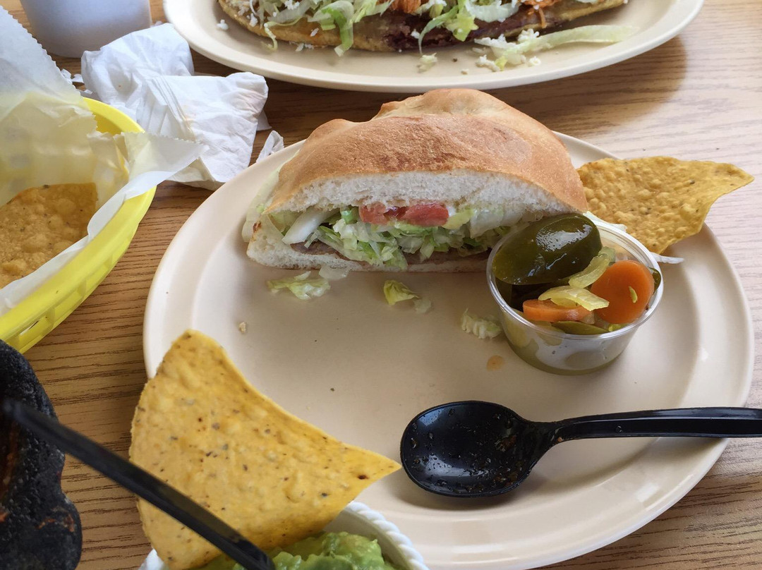 Los Huaraches Restaurant