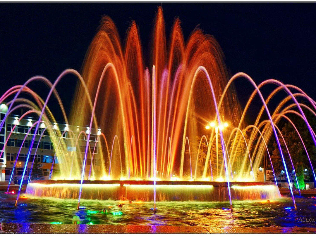 Central Fountain景点图片