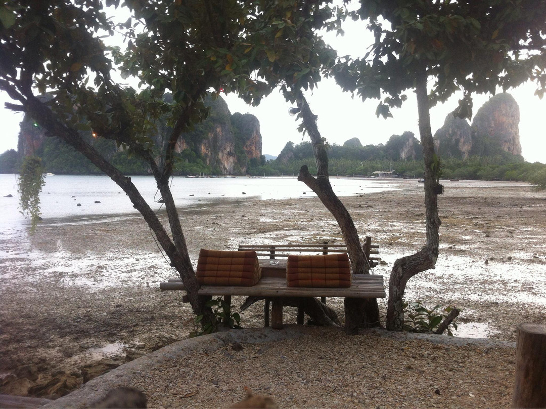 Tew Lay Bar-莱利海滩必去景点