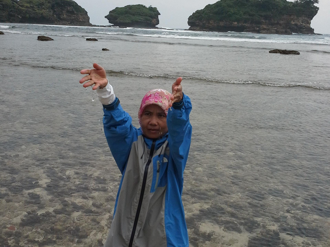 Watu Karung Beach景点图片