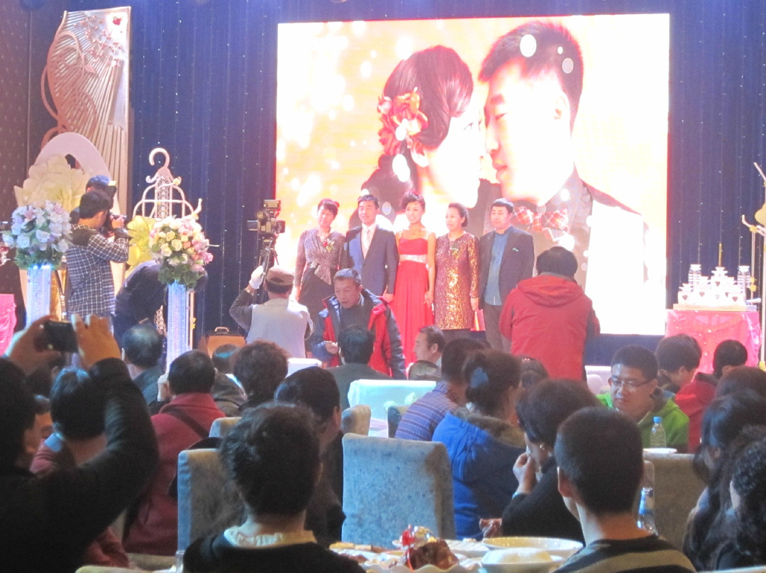 红事会大酒店主图