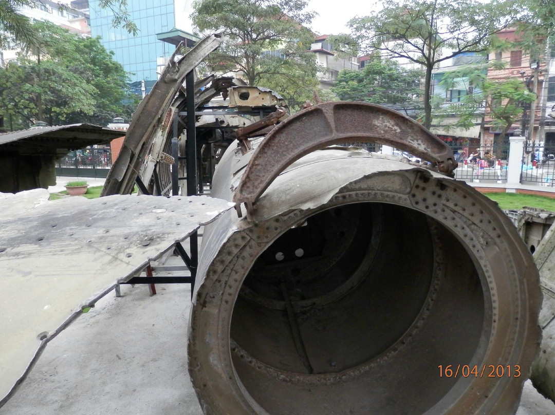 Huu Tiep Lake and the Downed B-52-Ba Dinh必去景点
