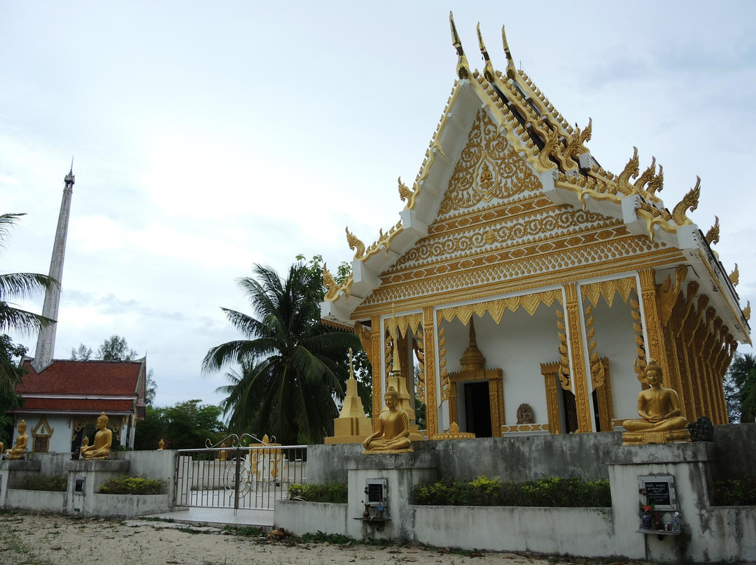 Wat Samut Tharam-利巴诺伊必去景点