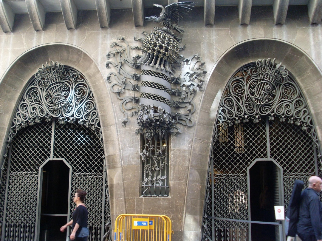 高迪建筑区徒步旅行-巴塞罗那必去景点