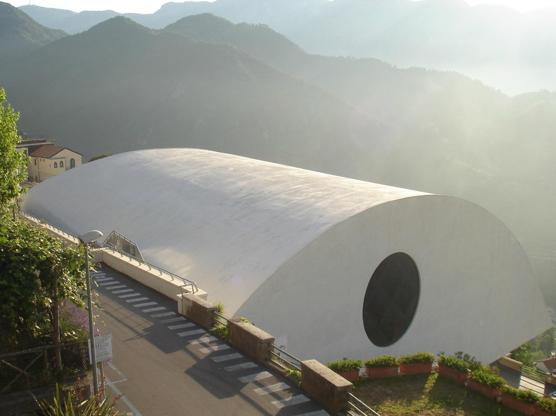 Auditorium Oscar Niemeyer-拉韦洛必去景点