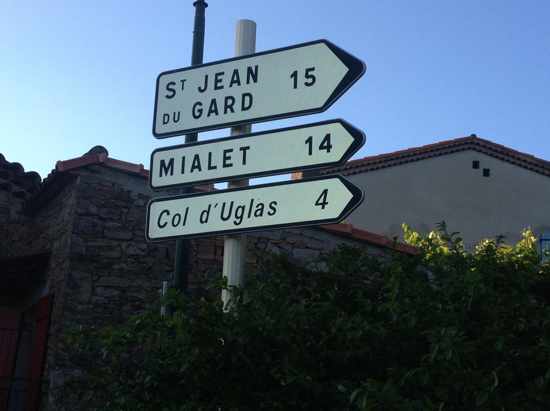Village Velo-Saint-Quentin-la-Poterie必去景点