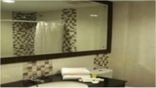 Golden Eleven Hotel主图