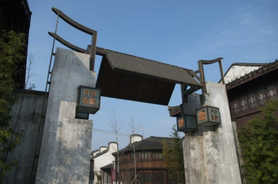 月河客栈大酒店主图