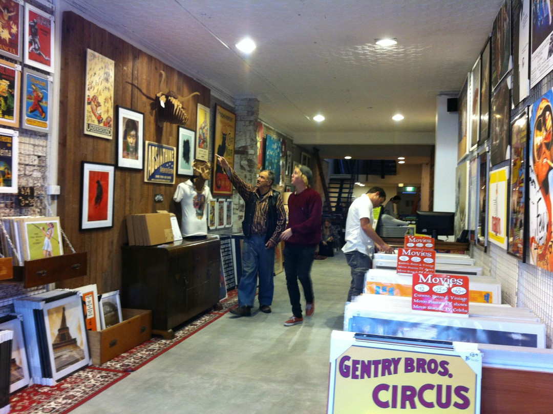 Blue Dog Posters-新镇必去景点