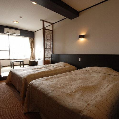 三日月旅馆