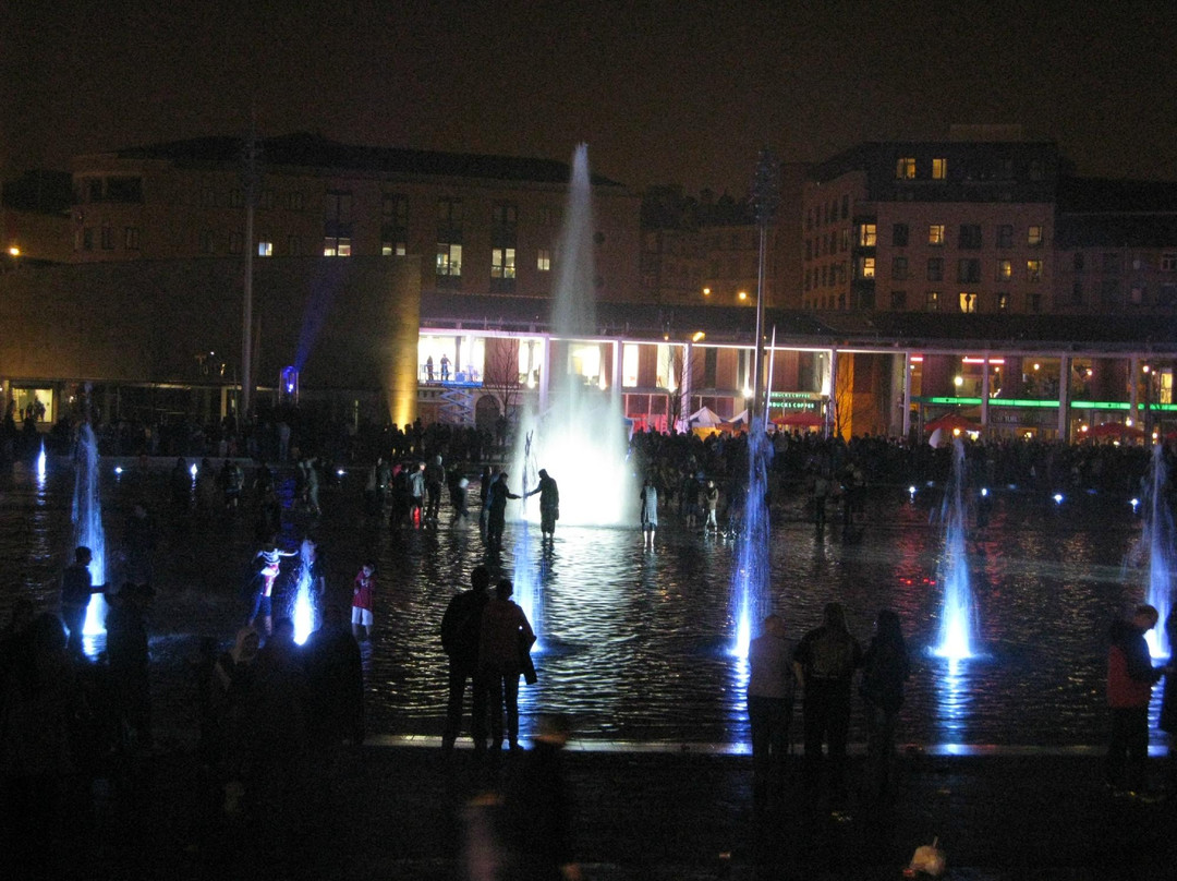 City Park Mirror Pool and Fountain-布拉德福必去景点