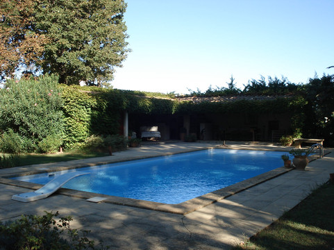 Saint-Martin-de-Crau酒店住宿-La Laure