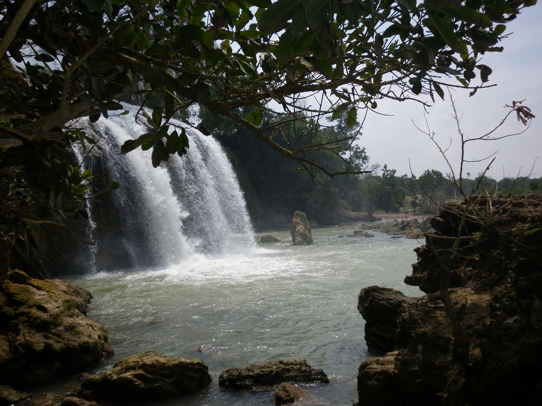 Toroan Waterfall景点图片