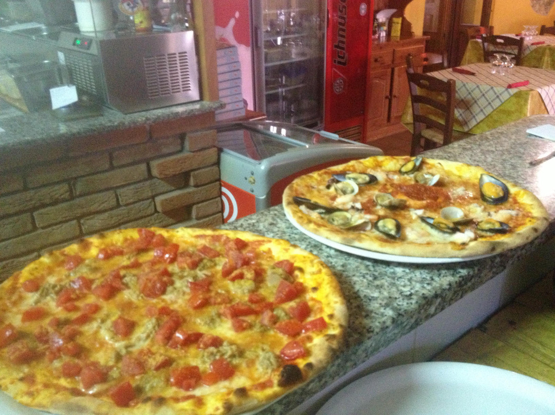 卡博尼亚-伊格莱西亚斯省餐馆和美食-Pizzeria Su Delegau