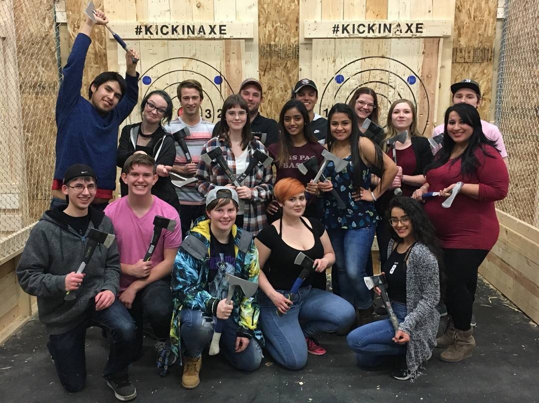 Kickin’ Axe Throwing-布兰登必去景点