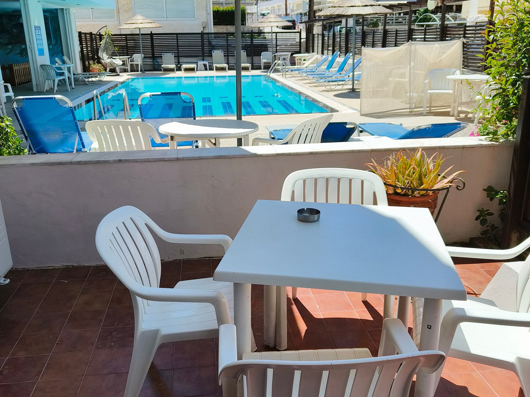 Caravel Apartment Hotel主图