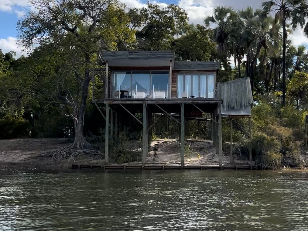 维多利亚瀑布河山林小屋主图