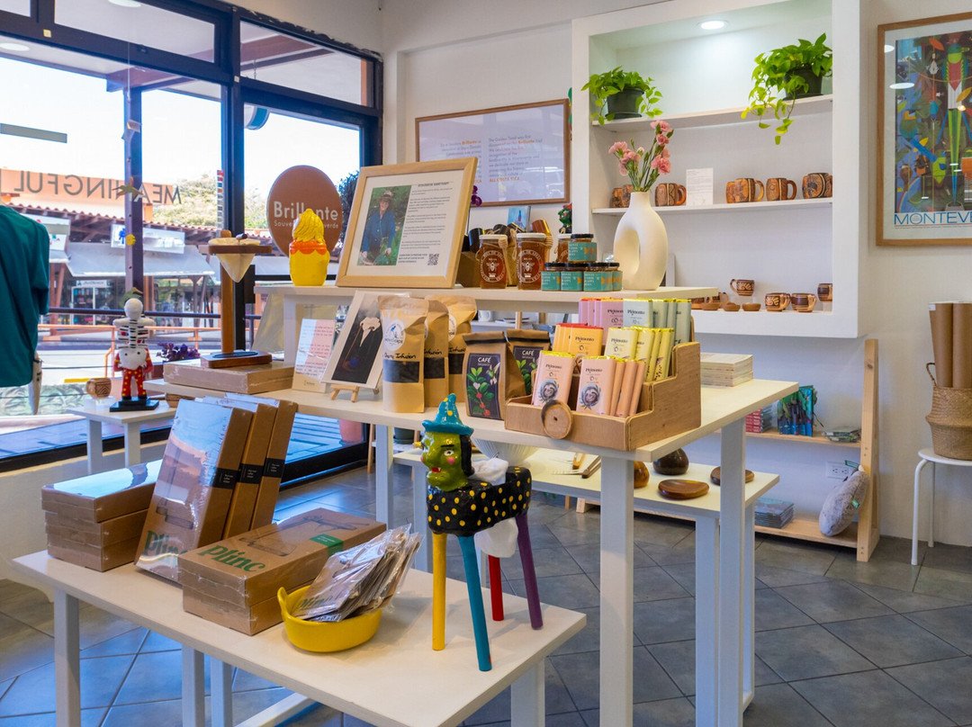 Guacimal旅游景点-Brillante Souvenir