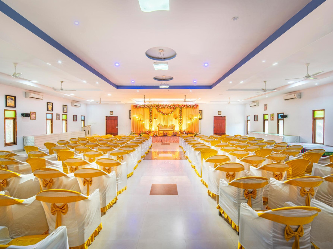 Hotel Sadhabishegam主图