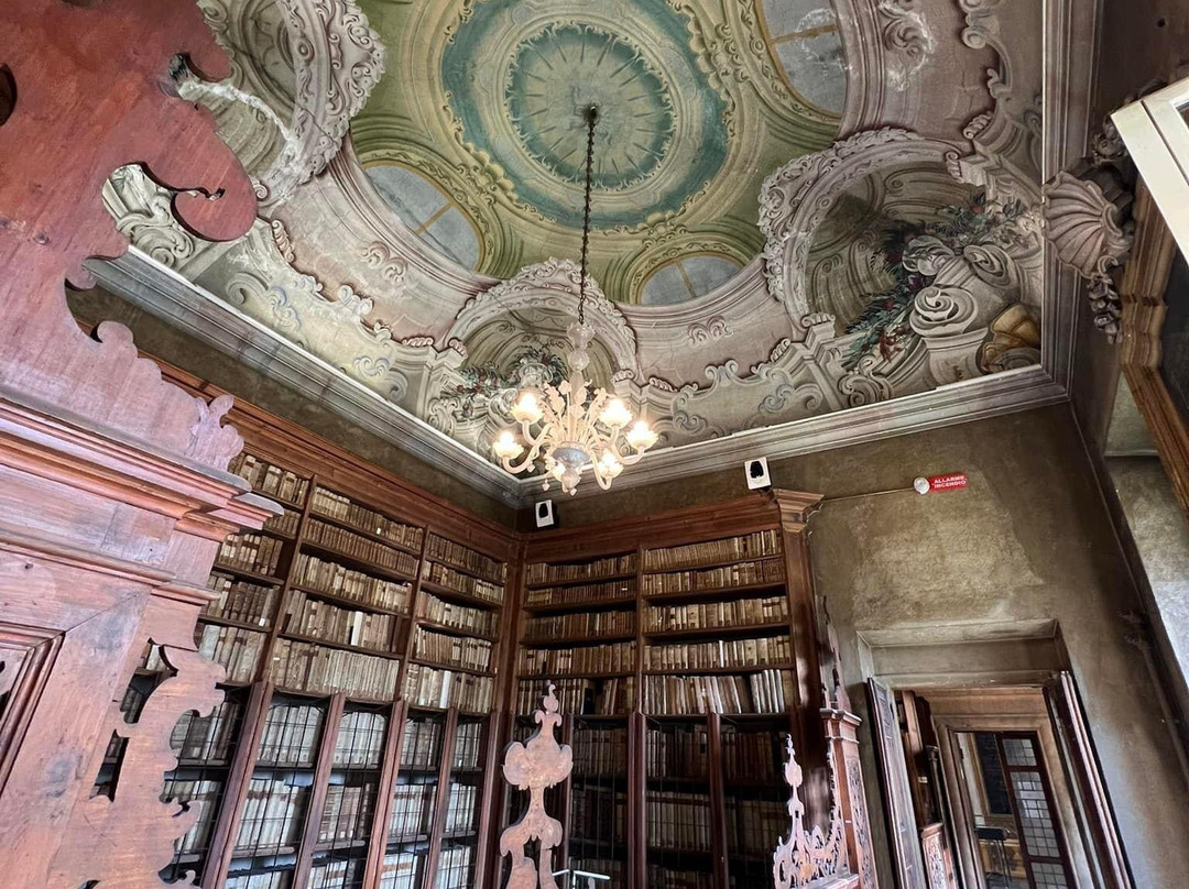 Biblioteca Queriniana e il Palazzo vescovile-布雷西亚必去景点