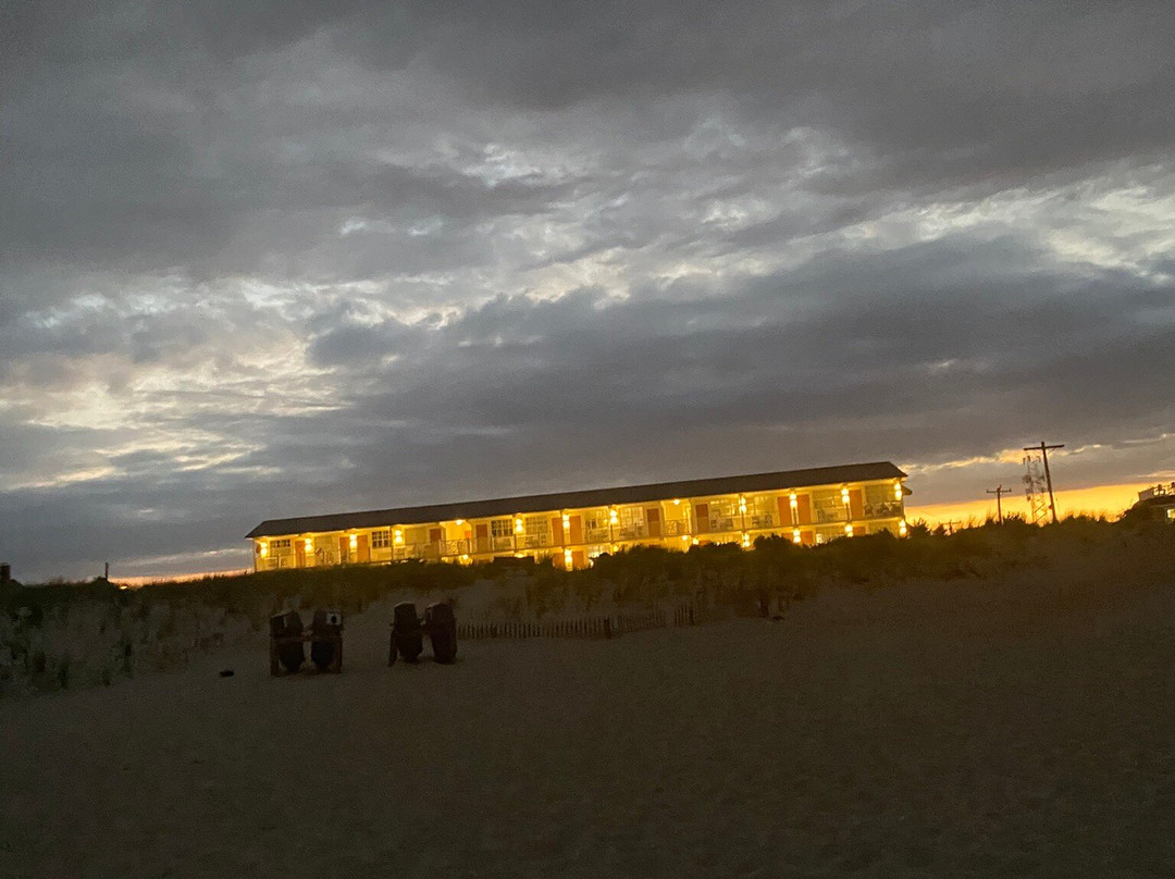 Spray Beach Oceanfront Hotel主图