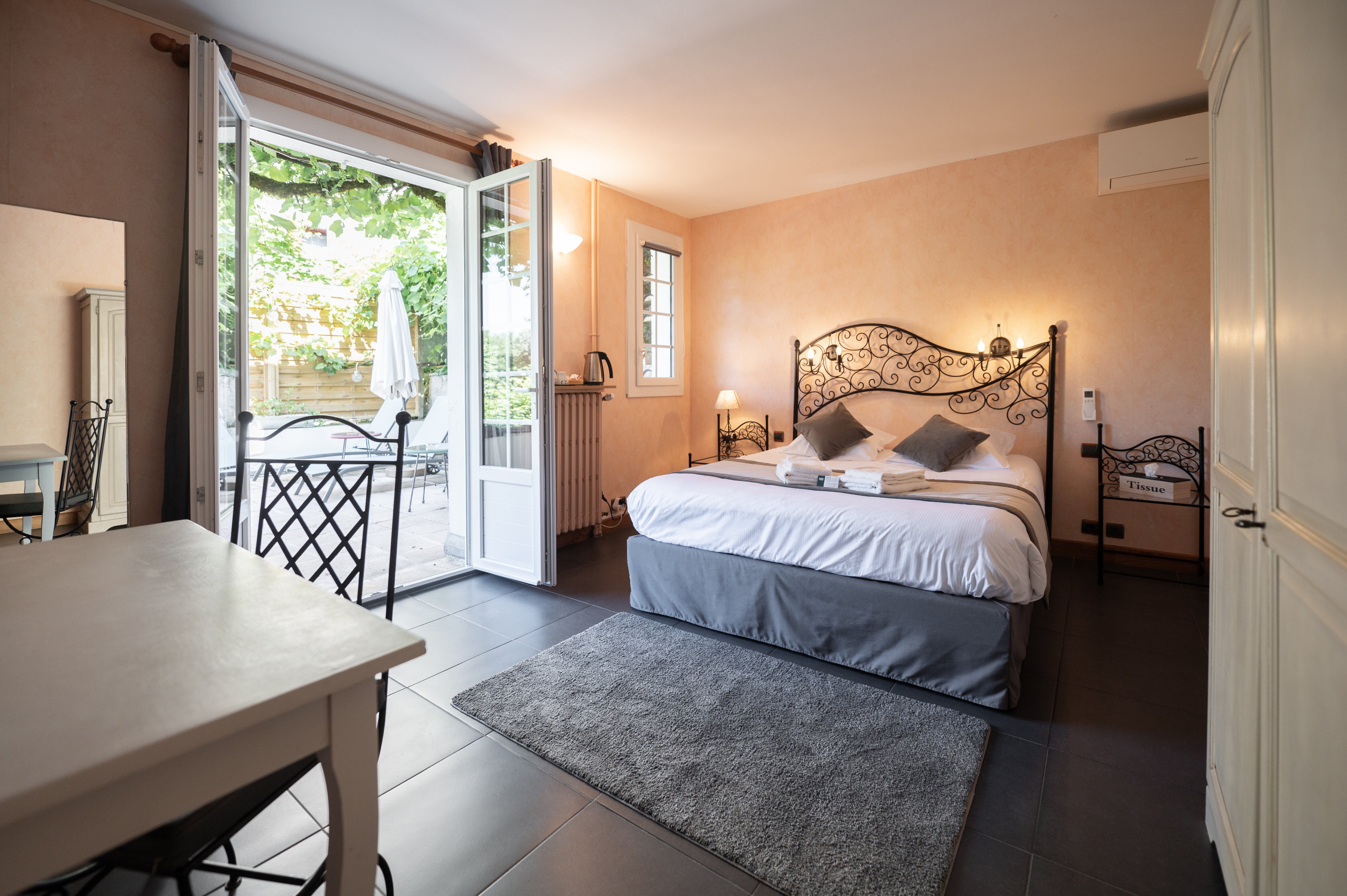 Domaine Les Falaises - Hotel et Restaurant Logis Hôtels-客卧