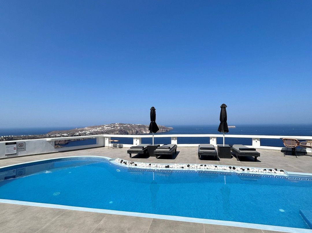 亚特里密套房酒店主图