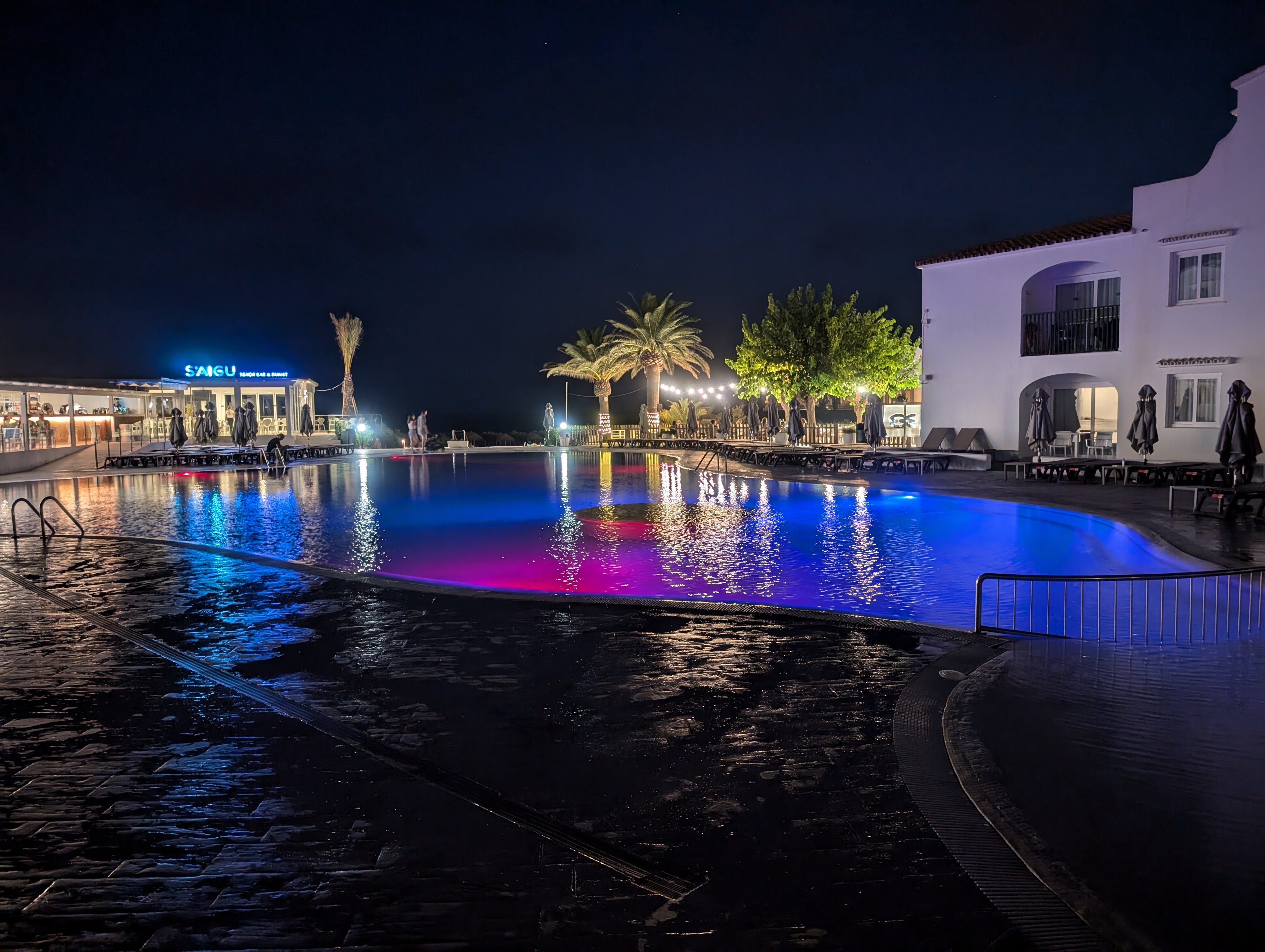 FERGUS Style Carema Beach-泳池