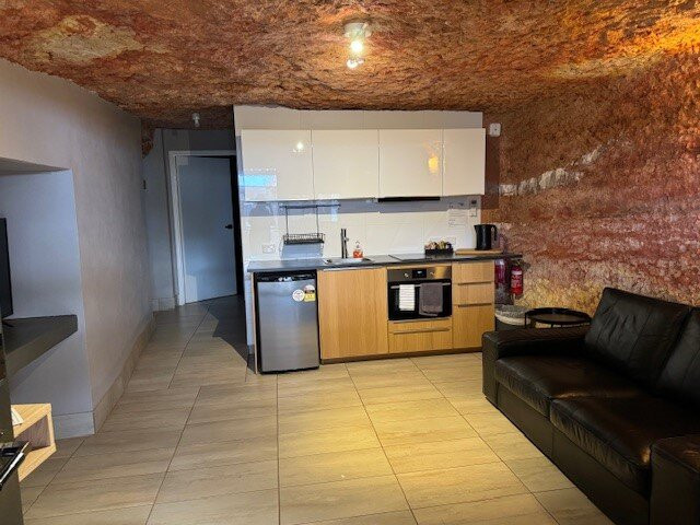 The Lookout Cave Underground Motel主图